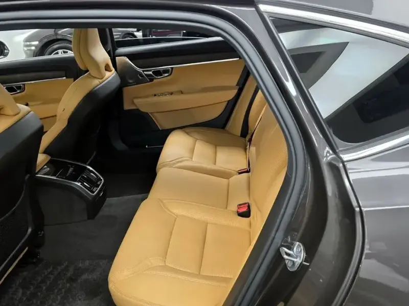 2022 Volvo S90 с пробегом 53 896 км