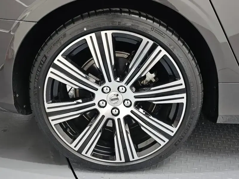 2023 Volvo S90 с пробегом 50 209 км