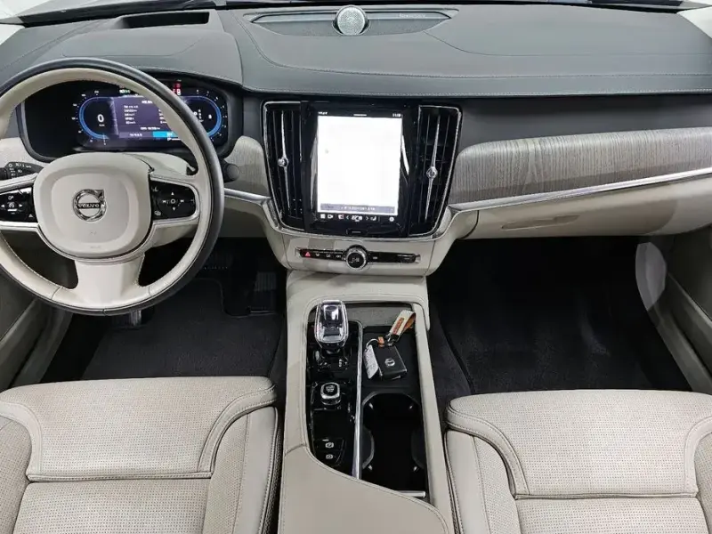 2023 Volvo S90 с пробегом 50 209 км