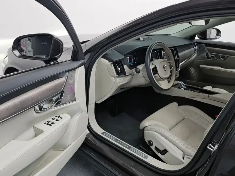 2023 Volvo S90 с пробегом 50 209 км