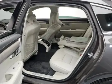 2023 Volvo S90 с пробегом 50 209 км