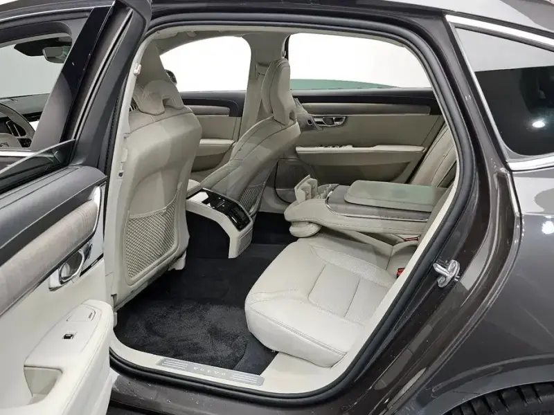 2023 Volvo S90 с пробегом 50 209 км