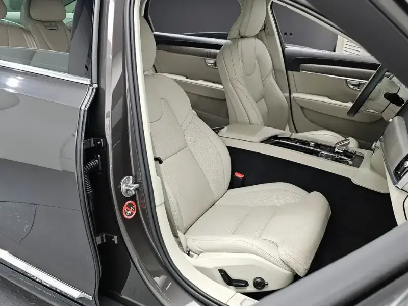 2023 Volvo S90 с пробегом 50 209 км