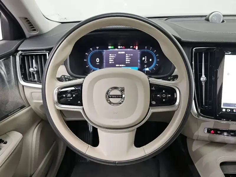 2023 Volvo S90 с пробегом 50 209 км