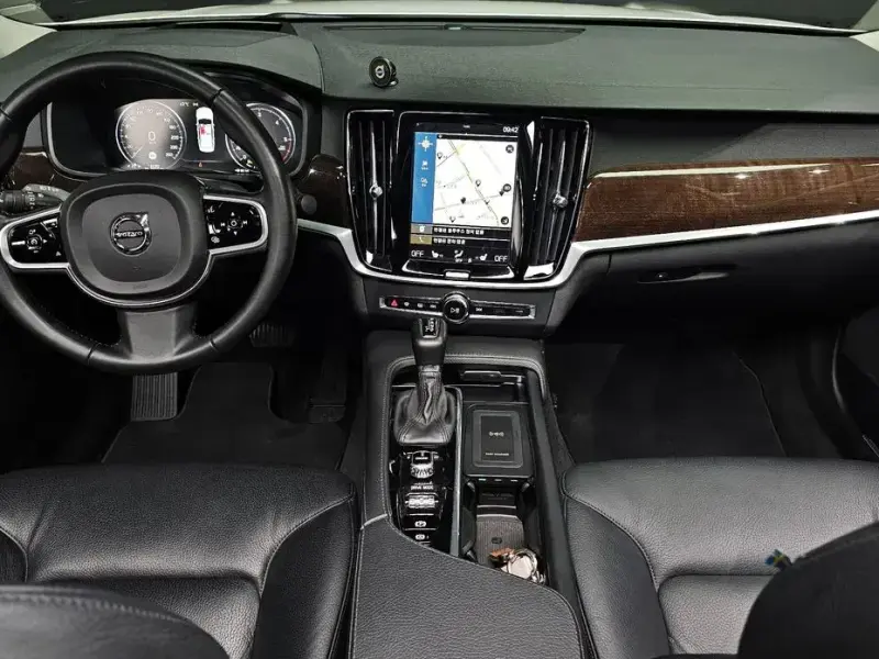 2017 Volvo S90 с пробегом 124 720 км