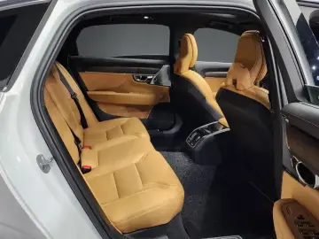 2024 Volvo S90 с пробегом 21 625 км
