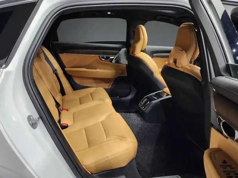 2024 Volvo S90 с пробегом 21 625 км