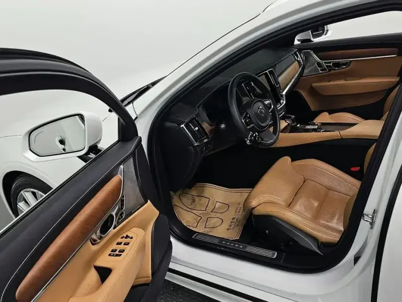 2020 Volvo S90 с пробегом 46 141 км