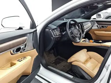 2021 Volvo S90 с пробегом 41 578 км