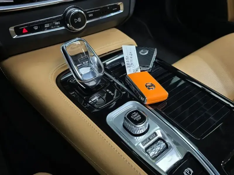 2021 Volvo S90 с пробегом 81 287 км