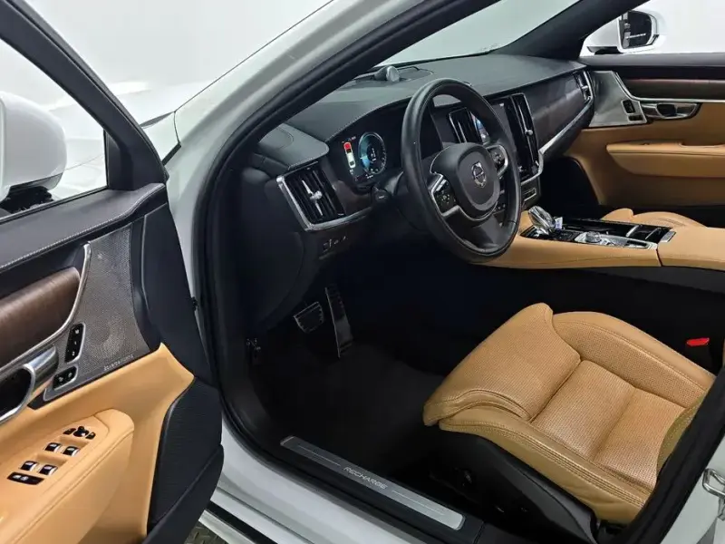 2021 Volvo S90 с пробегом 81 287 км