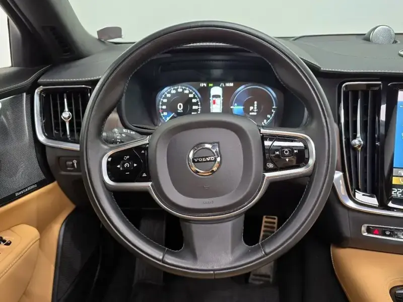 2021 Volvo S90 с пробегом 81 287 км