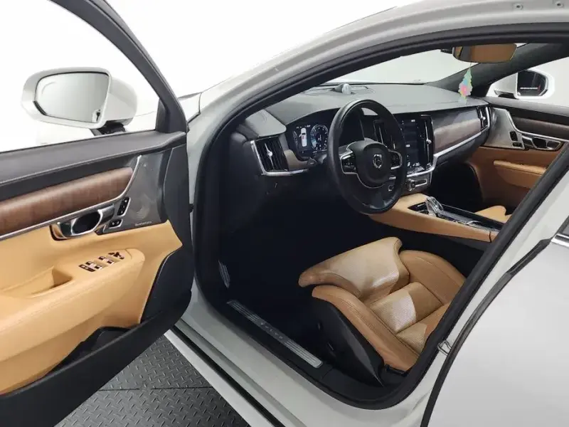 2021 Volvo S90 с пробегом 76 967 км