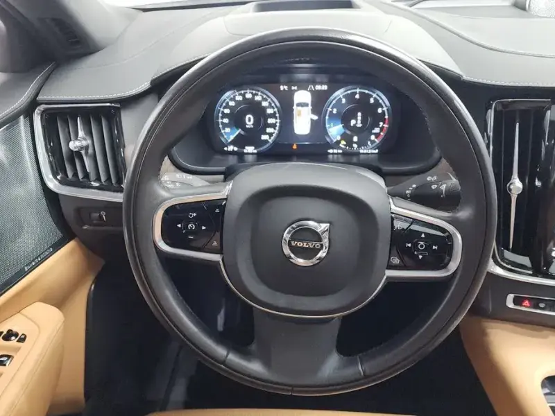 2021 Volvo S90 с пробегом 76 967 км