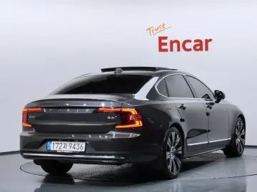 2022 Volvo S90 с пробегом 74 700 км