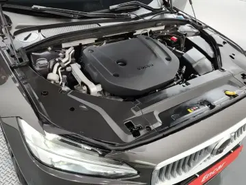 2022 Volvo S90 с пробегом 74 700 км