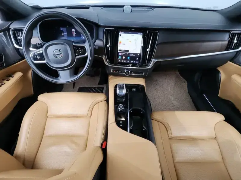 2022 Volvo S90 с пробегом 74 700 км