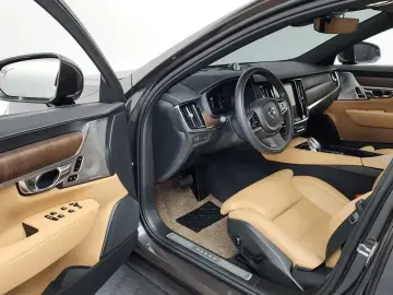 2022 Volvo S90 с пробегом 74 700 км