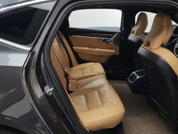 2022 Volvo S90 с пробегом 74 700 км