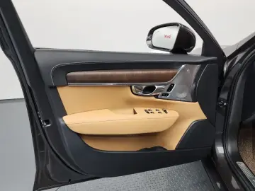 2022 Volvo S90 с пробегом 74 700 км