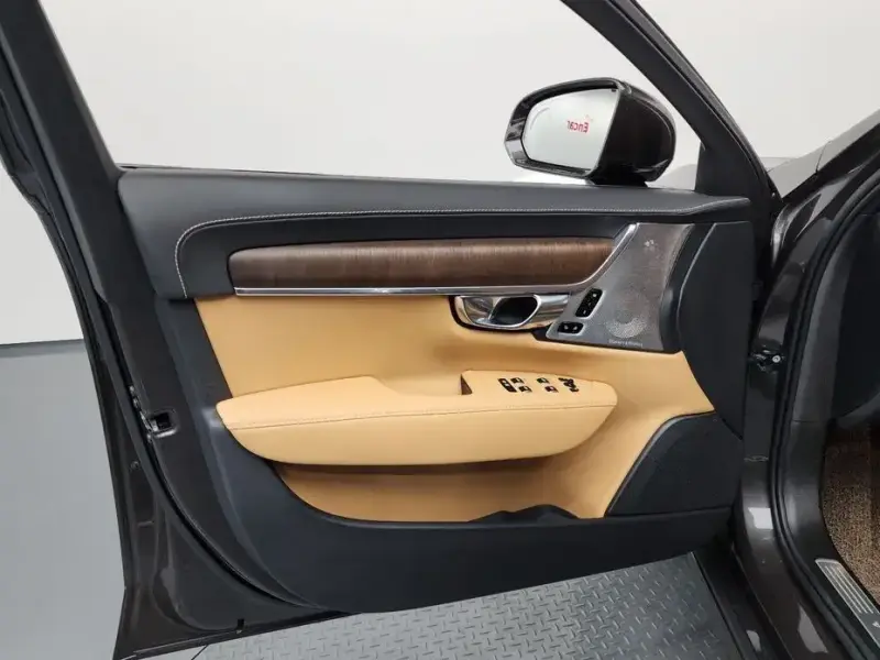 2022 Volvo S90 с пробегом 74 700 км