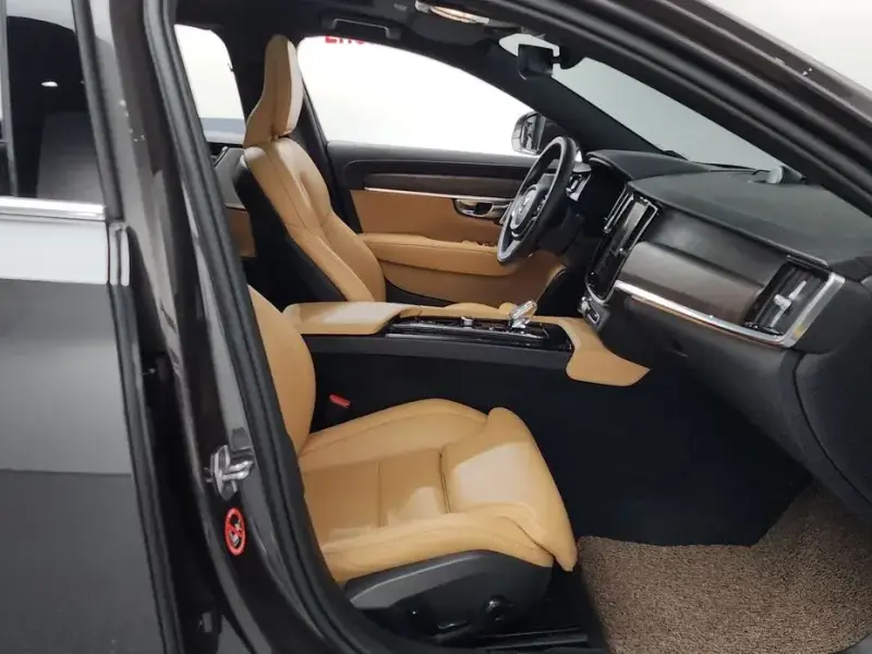 2022 Volvo S90 с пробегом 74 700 км