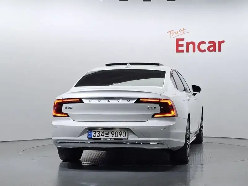 2024 Volvo S90 с пробегом 6 208 км