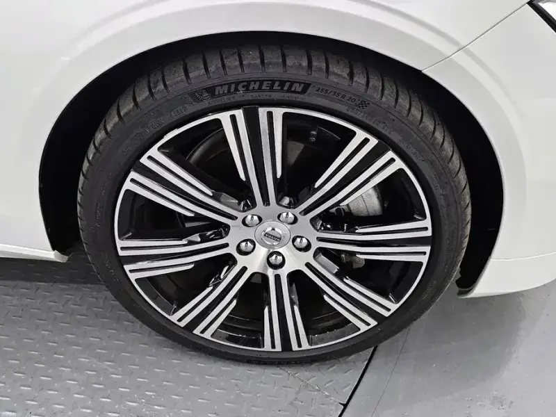 2024 Volvo S90 с пробегом 6 208 км