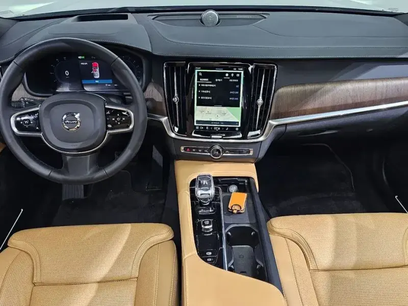 2024 Volvo S90 с пробегом 6 208 км