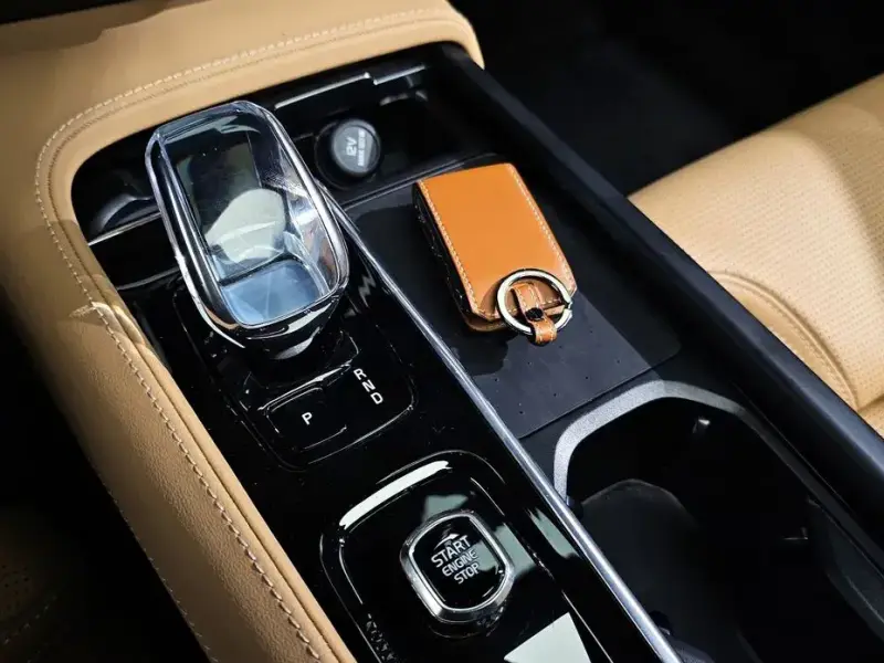 2024 Volvo S90 с пробегом 6 208 км