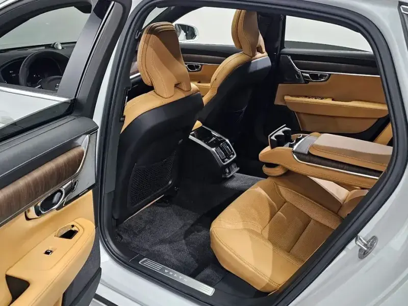 2024 Volvo S90 с пробегом 6 208 км