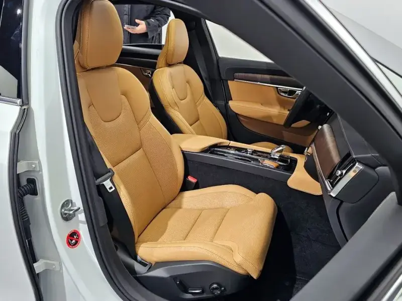 2024 Volvo S90 с пробегом 6 208 км