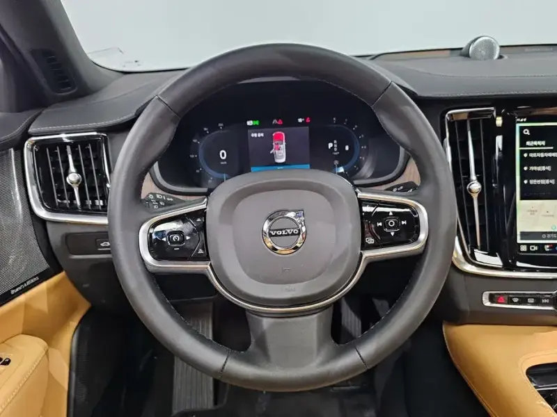 2024 Volvo S90 с пробегом 6 208 км