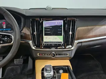 2024 Volvo S90 с пробегом 6 208 км