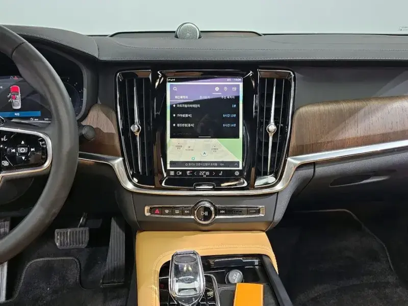 2024 Volvo S90 с пробегом 6 208 км