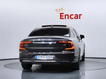 2023 Volvo S90 с пробегом 43 652 км