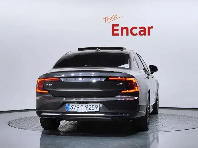 2023 Volvo S90 с пробегом 43 652 км