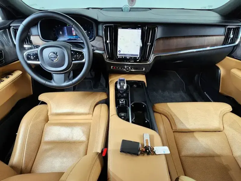 2023 Volvo S90 с пробегом 43 652 км
