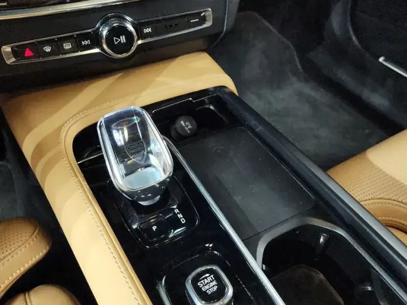 2023 Volvo S90 с пробегом 43 652 км