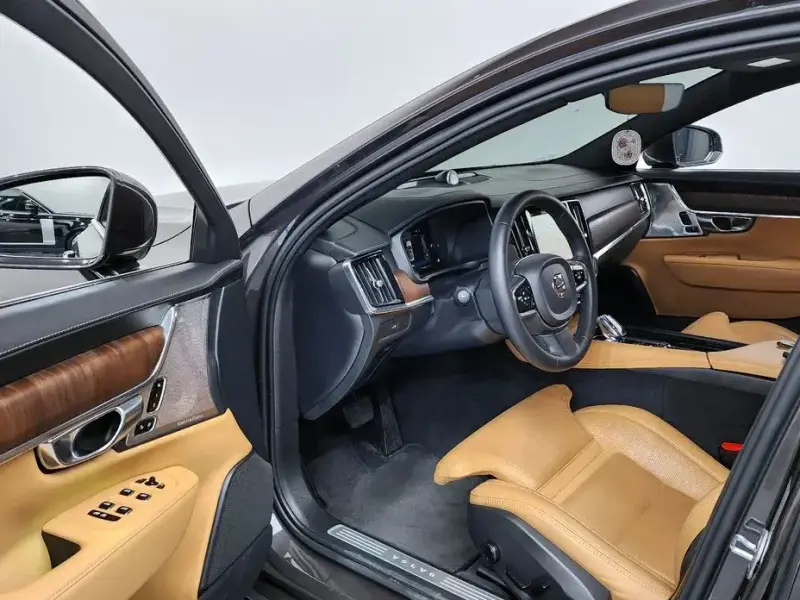 2023 Volvo S90 с пробегом 43 652 км
