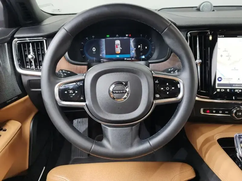 2023 Volvo S90 с пробегом 43 652 км