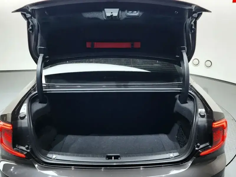2023 Volvo S90 с пробегом 43 652 км