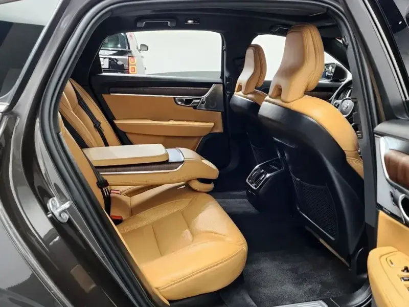 2023 Volvo S90 с пробегом 43 652 км