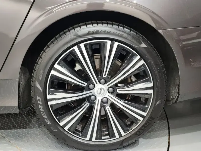 2023 Volvo S90 с пробегом 43 652 км