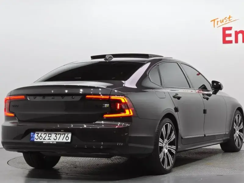 2024 Volvo S90 с пробегом 26 801 км
