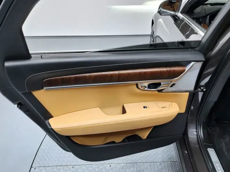 2023 Volvo S90 с пробегом 43 652 км