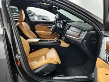 2023 Volvo S90 с пробегом 43 652 км