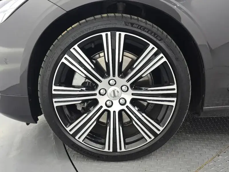 2024 Volvo S90 с пробегом 26 801 км