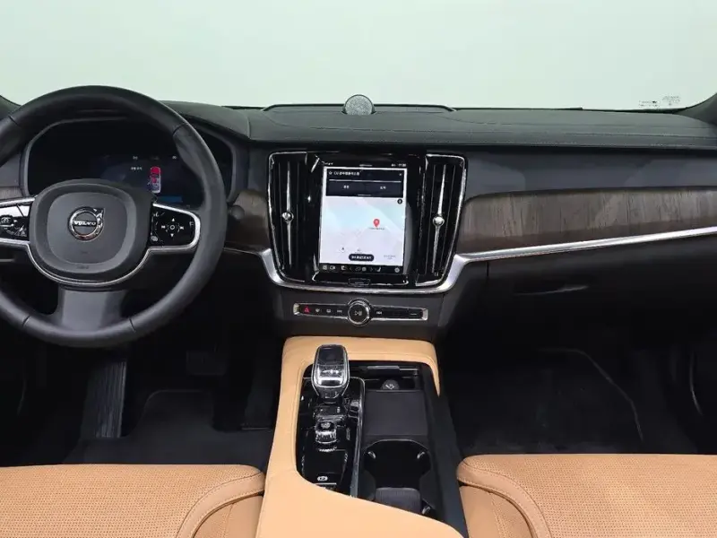 2024 Volvo S90 с пробегом 26 801 км