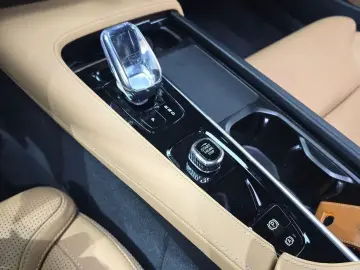 2024 Volvo S90 с пробегом 26 801 км